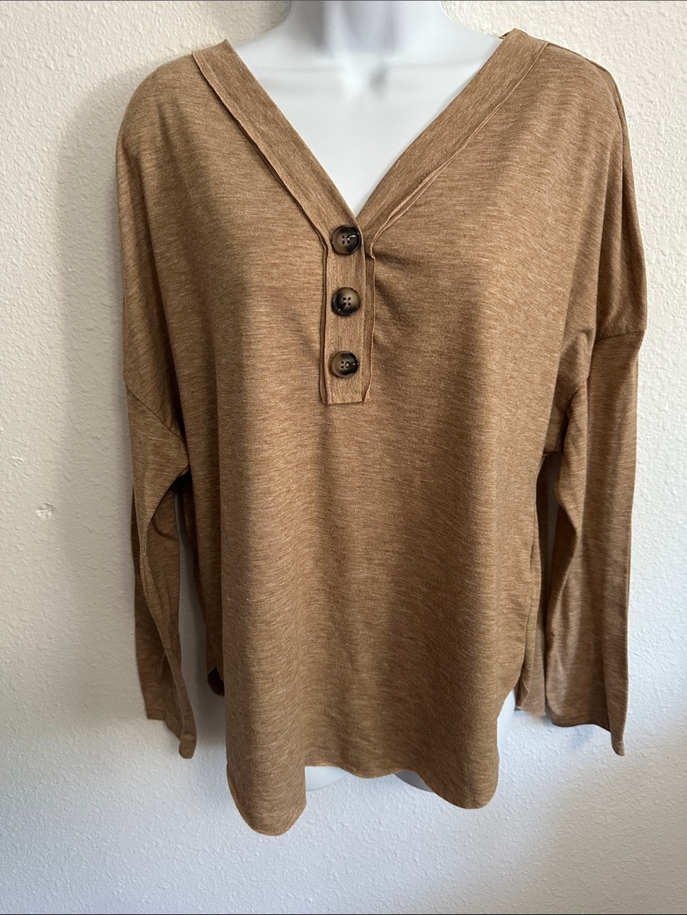 Womens V-Neck Button Henley Sweater in Heathered Camel Brown Size M